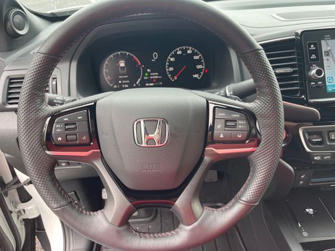 Used 2025 Honda Ridgeline Black Edition image 7