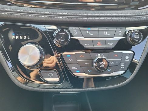 New 2026 Chrysler Pacifica Select image 25