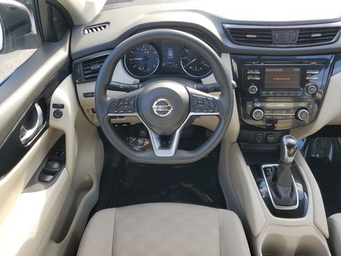 Used 2018 Nissan Rogue Sport SV image 16