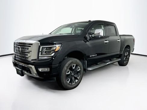 Used 2021 Nissan Titan SL w/ Moonroof Package AWD/4WD image 3