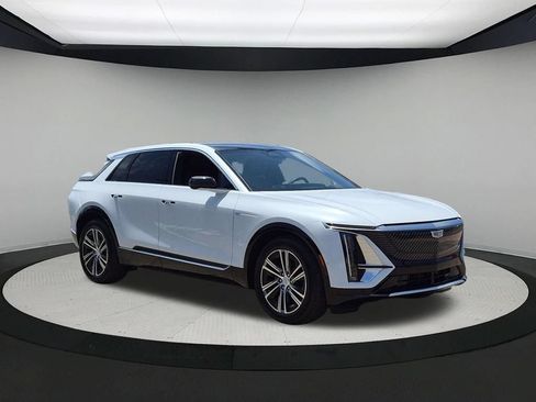 New 2026 Cadillac Lyriq Luxury AWD/4WD image 7