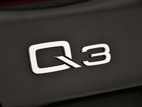 Used 2025 Audi Q3 2.0T Premium w/ Convenience Package image 9