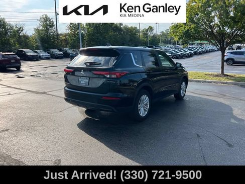 Used 2024 Mitsubishi Outlander ES AWD/4WD image 5