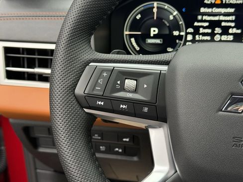 Used 2025 Mitsubishi Outlander SEL image 15