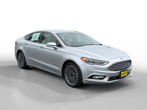 Used 2017 Ford Fusion Titanium image 7
