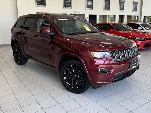 Used 2018 Jeep Grand Cherokee Altitude AWD/4WD image 60