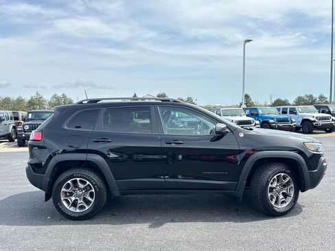 Used 2020 Jeep Cherokee Trailhawk w/ Comfort & Convenience Group AWD/4WD image 2
