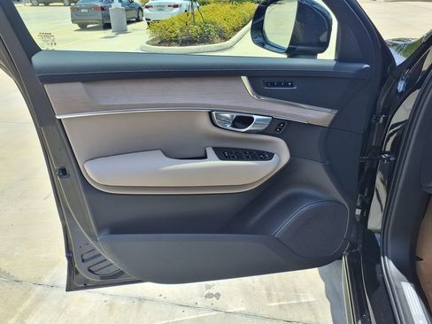 New 2026 Volvo XC90 B5 Plus w/ Protection Package Premier AWD/4WD image 13