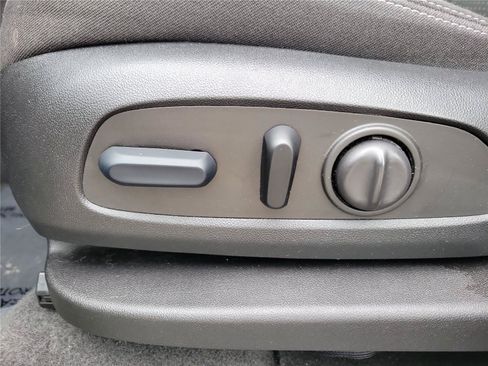 Used 2023 GMC Terrain SLE w/ Driver Convenience Package FWD image 18