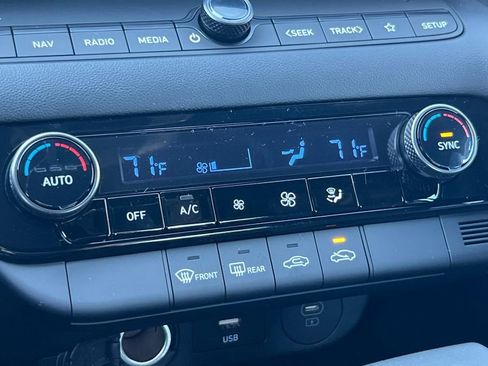 New 2025 Hyundai Elantra SEL image 18