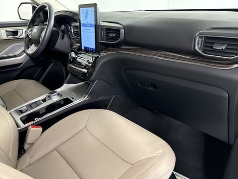Certified 2023 Ford Explorer Limited w/ Limited Technology Package image 9