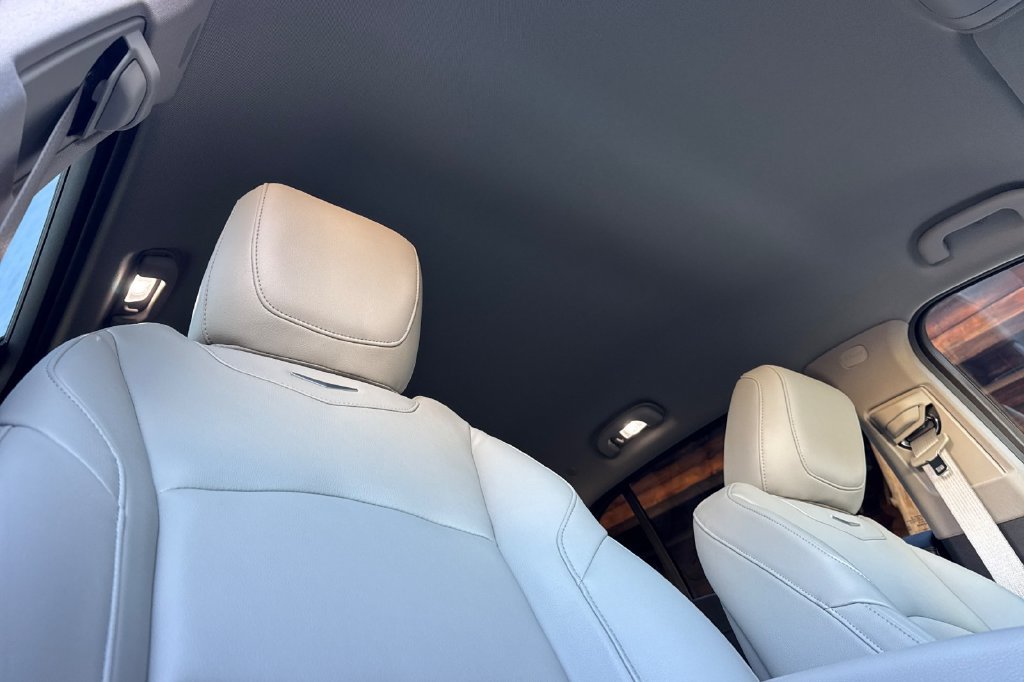 Used 2022 Cadillac XT4 Luxury w/ Driver Awareness Package FWD image 19