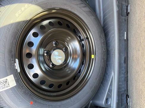 Used 2024 Jeep Grand Cherokee Limited w/ Black Appearance Package image 13