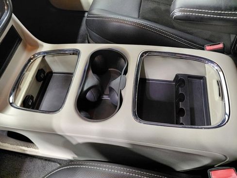 Used 2019 Dodge Grand Caravan SXT image 27