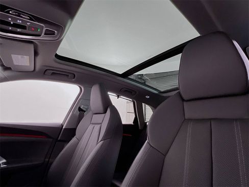 New 2025 Audi Q5 Prestige image 12