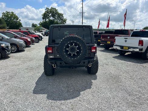 Used 2019 Jeep Wrangler Unlimited Sahara AWD/4WD image 16