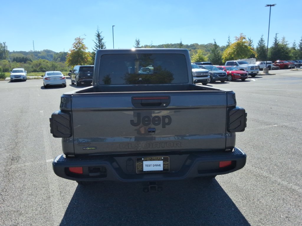 Used 2023 Jeep Gladiator Sport AWD/4WD image 6