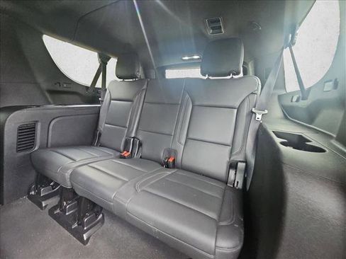Used 2024 Chevrolet Suburban LT RWD image 16