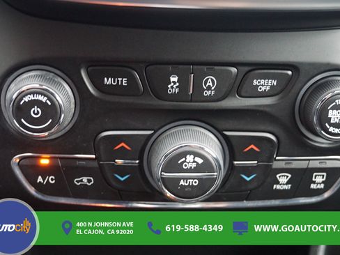 Used 2019 Jeep Cherokee Limited AWD/4WD image 23