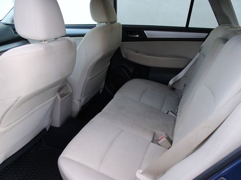 Used 2017 Subaru Outback 2.5i Premium image 9