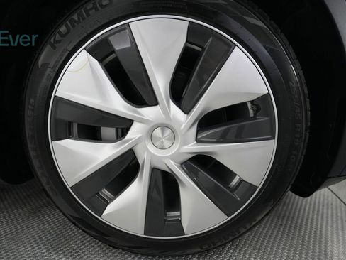 Used 2022 Tesla Model Y Long Range image 20