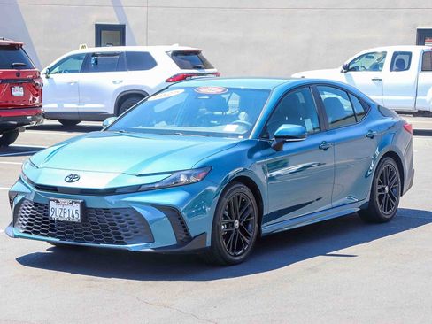 Certified 2025 Toyota Camry SE FWD image 3
