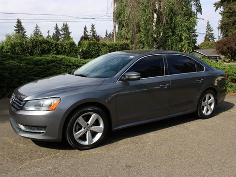 Used 2013 Volkswagen Passat 2.5 SE FWD image 1