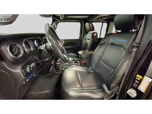 Used 2022 Jeep Wrangler Unlimited Rubicon 4xe w/ Cold Weather Group AWD/4WD image 12