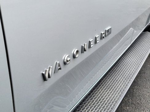 Used 2024 Jeep Wagoneer Series II w/ Premium Group I AWD/4WD image 11