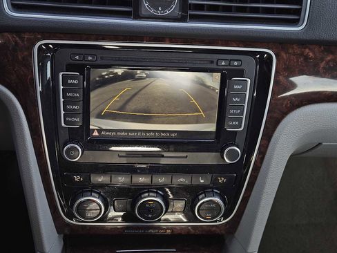 Used 2013 Volkswagen Passat TDI SEL Premium image 18