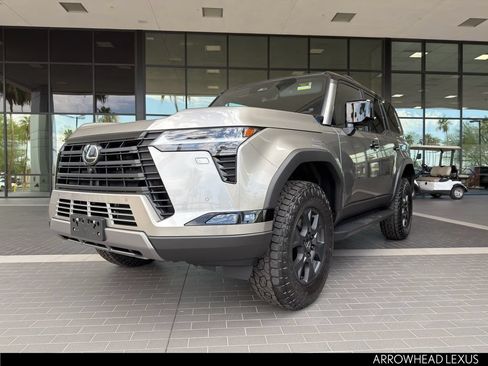 Used 2026 Lexus GX 550 AWD/4WD image 2