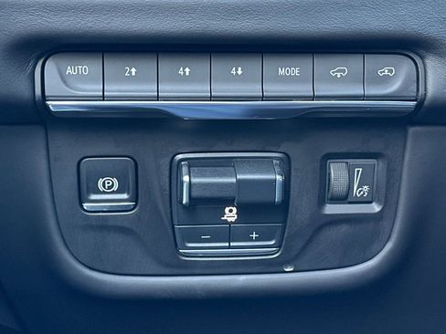 Certified 2025 Cadillac Escalade Sport Platinum image 35