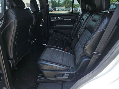 Used 2025 Ford Explorer ST-Line w/ ST-Line Street Pack AWD/4WD image 27