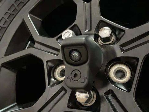 Used 2024 Jeep Wrangler Unlimited image 12