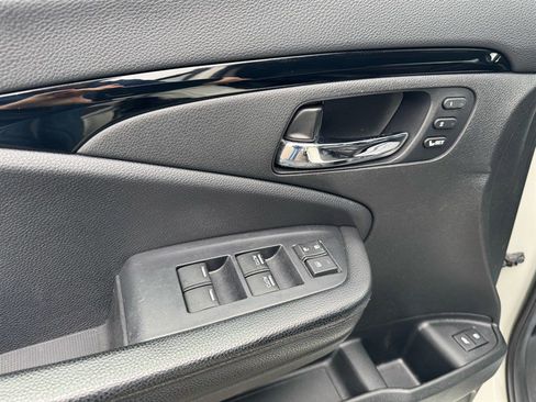 Used 2019 Honda Pilot Touring image 12