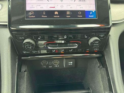 Used 2021 Jeep Grand Cherokee L Limited AWD/4WD image 32
