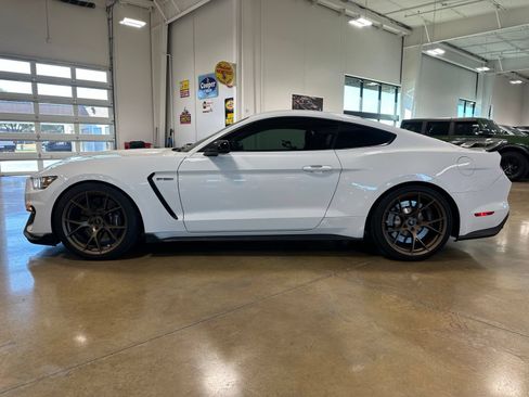 Used 2018 Ford Mustang Shelby GT350 w/ Electronics Package RWD image 4