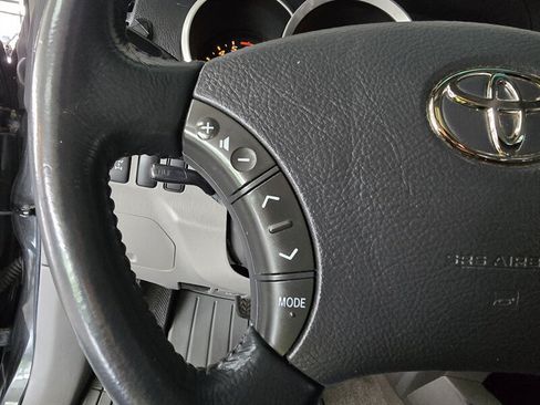 Used 2006 Toyota 4Runner SR5 AWD/4WD image 25