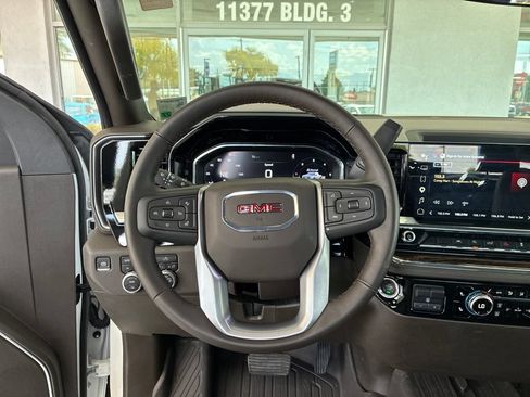 Used 2025 GMC Sierra 1500 SLE w/ X31 Off-Road Package AWD/4WD image 18