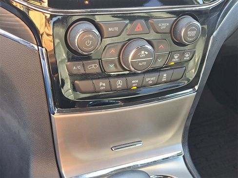 Used 2019 Jeep Grand Cherokee Limited image 16