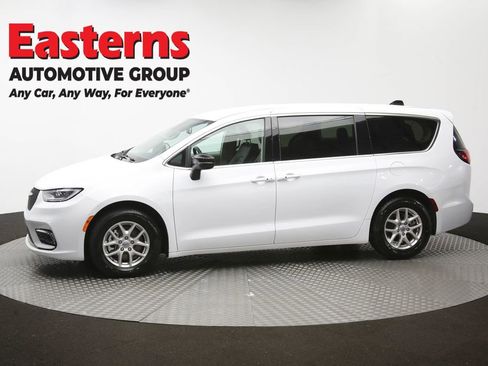 Used 2024 Chrysler Pacifica Touring-L FWD image 60