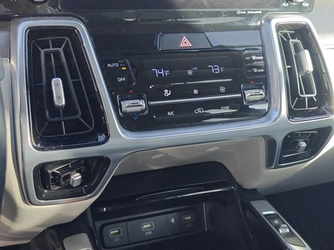Used 2022 Kia Sorento SX image 19