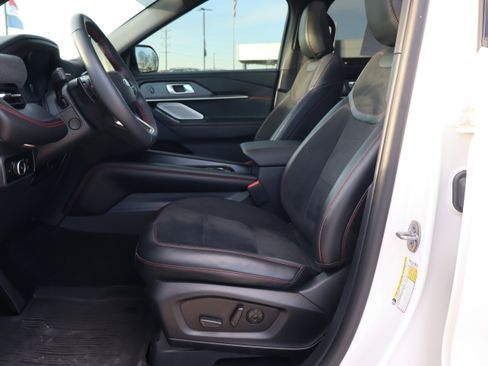 Used 2025 Ford Explorer ST image 9