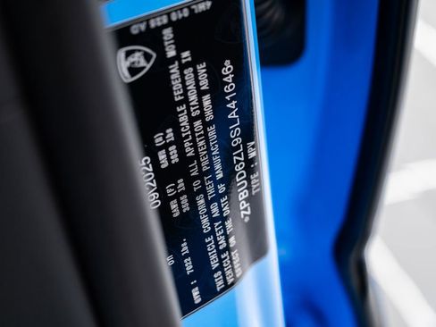 Used 2025 Lamborghini Urus SE AWD/4WD image 81