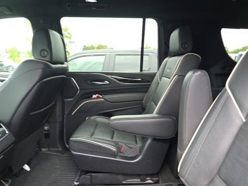 Used 2022 Cadillac Escalade ESV Sport w/ Touring Package AWD/4WD image 5