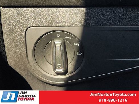 Used 2021 Volkswagen Tiguan SE image 24