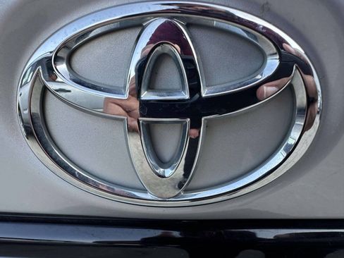 Used 2023 Toyota Corolla LE FWD image 39