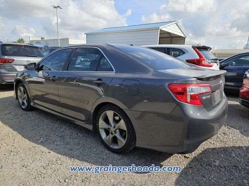 Used 2012 Toyota Camry SE FWD image 8