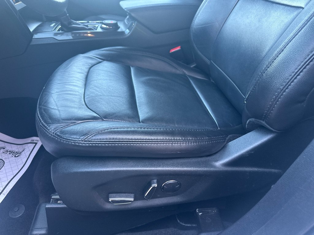 Used 2018 Ford Explorer XLT w/ Equipment Group 202A AWD/4WD image 22