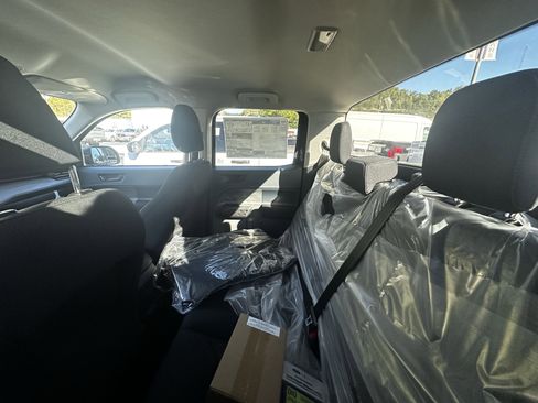 New 2025 Ford Maverick XL image 9